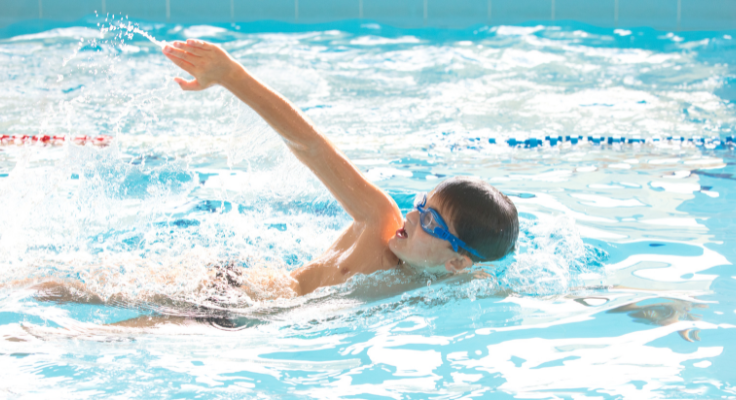 Kaip išmokti plaukti ir nenuskęsti mokant?
